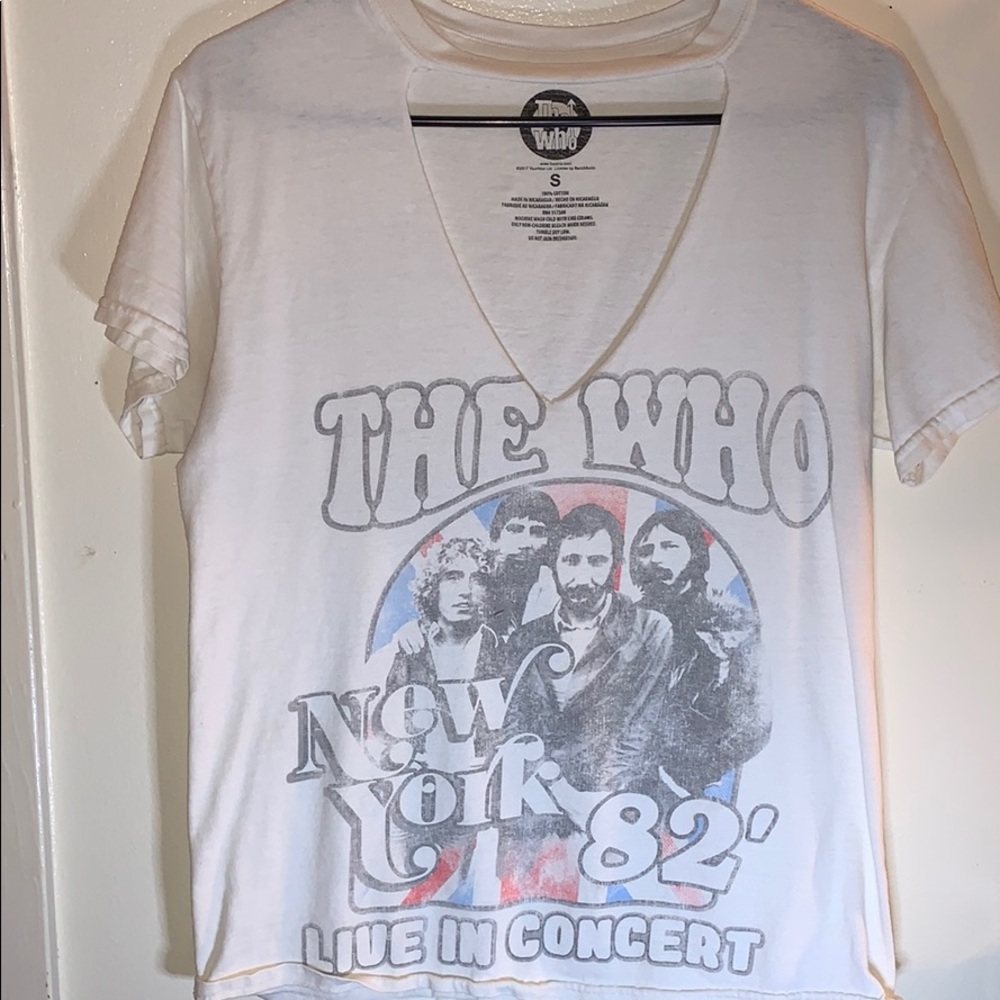 Graphic tee with cut open cleavage for fashion